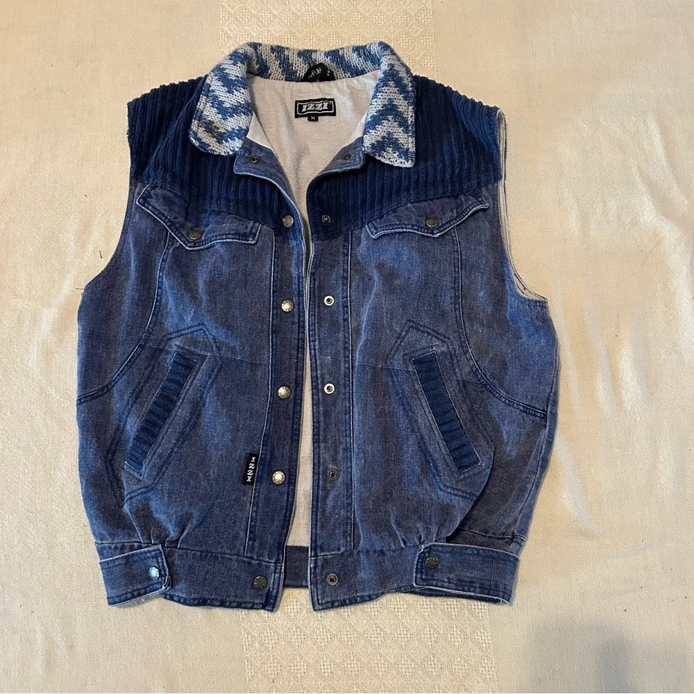 Izzi women’s Medium vintage 80’s denim vest lined snap adjustable waist